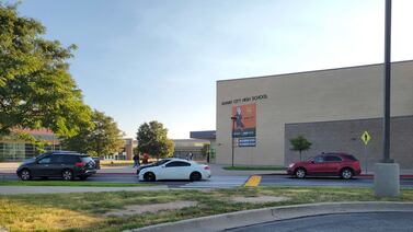 Estudiantes y padres sienten emoción y esperanza por el nuevo año escolar en Adams 14