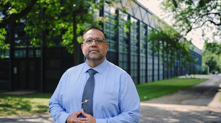 Conoce al candidato del Distrito 8b para la Junta de Educación de Chicago