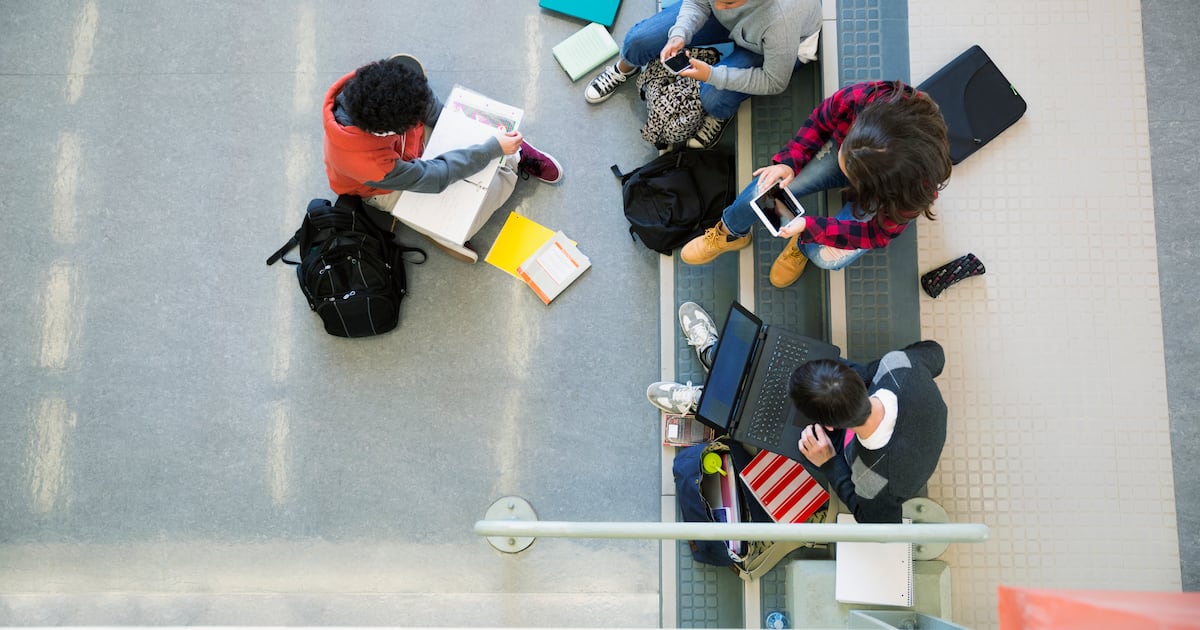Did Memphis schools stop giving laptops to every student?