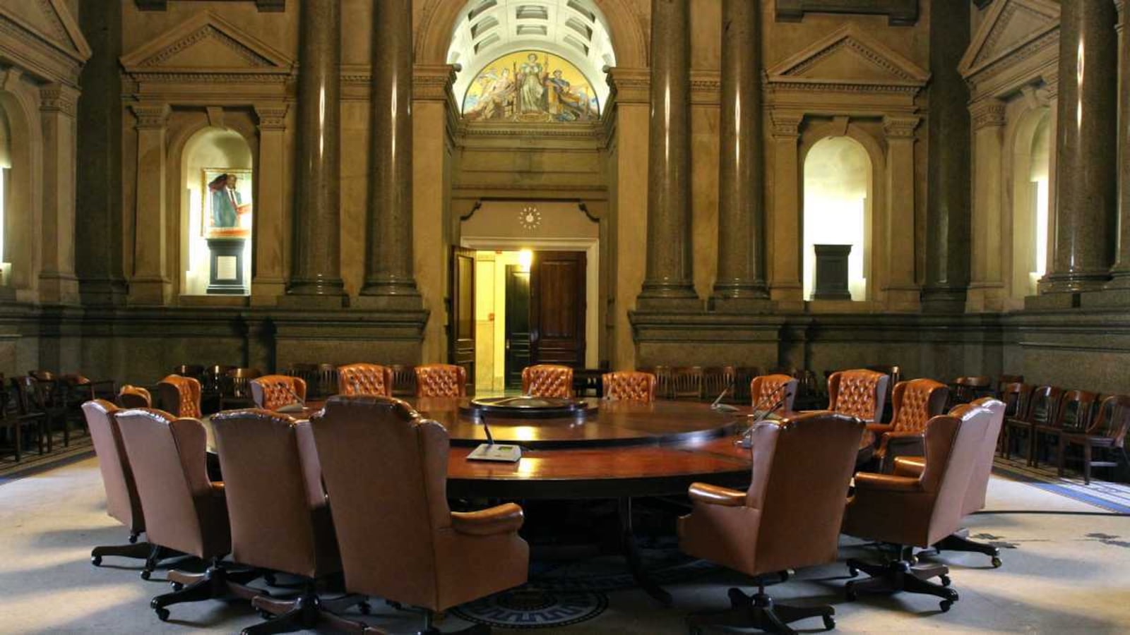 City council caucus room