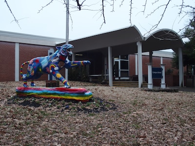 Campus School serves first through fifth grades on the University of Memphis campus. Children of faculty and staff are given priority in admissions.