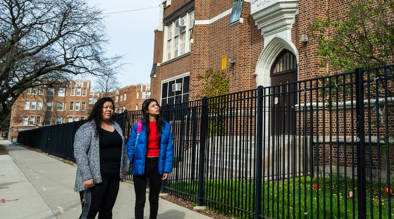 Perdidos en la traducción: Los alumnos inmigrantes se retrasan en las escuelas segregadas de Chicago