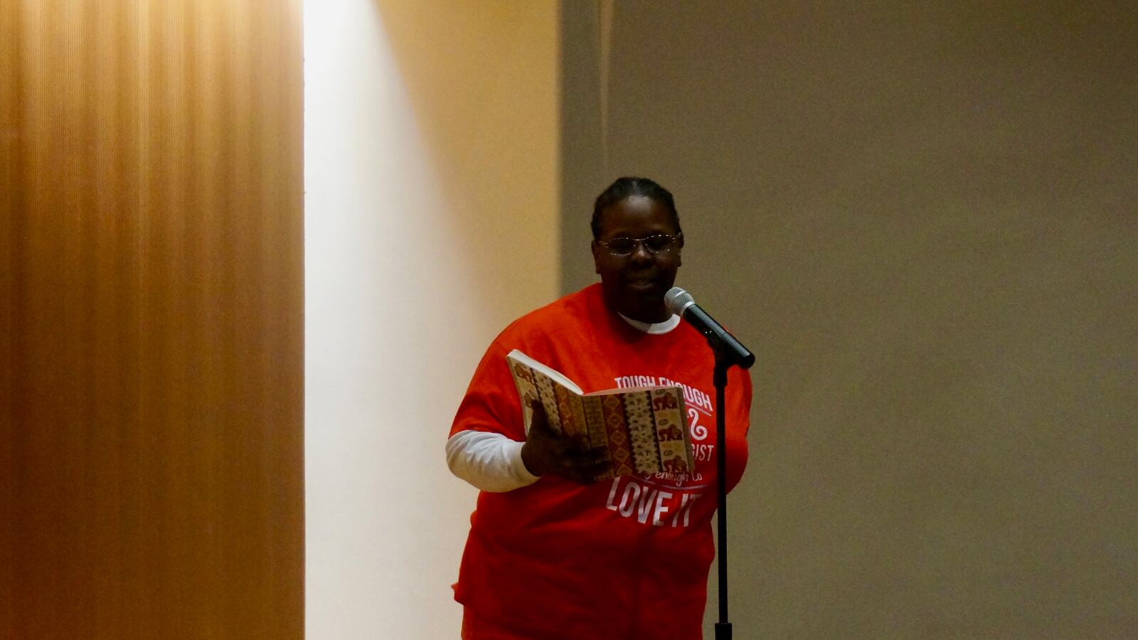 Anita Saunders, an Indianapolis Public Schools psychologist, talks about her first classroom salary at a Chalkbeat story slam in March.