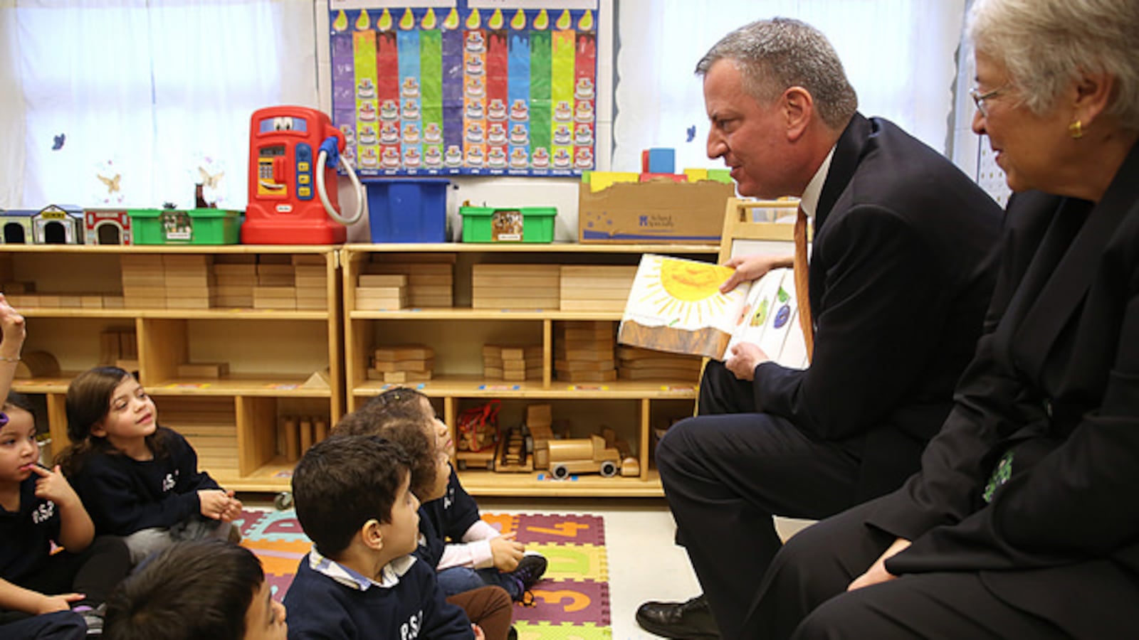 Mayor Bill de Blasio visits pre-K class at P.S. 239 with Chancellor Carmen Fariña in 2014.