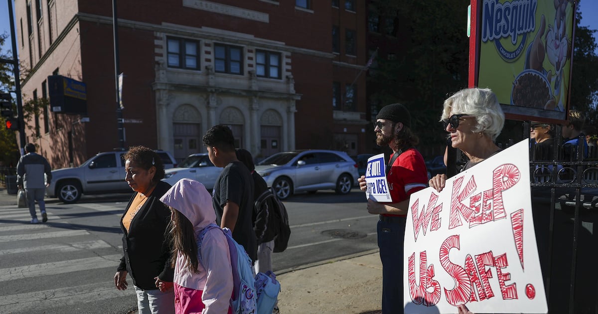 School attendance falls in Chicago as fear of ICE enforcement increases – Chalkbeat