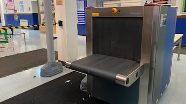 NYC schools halt pop-up screening  as metal detectors break down