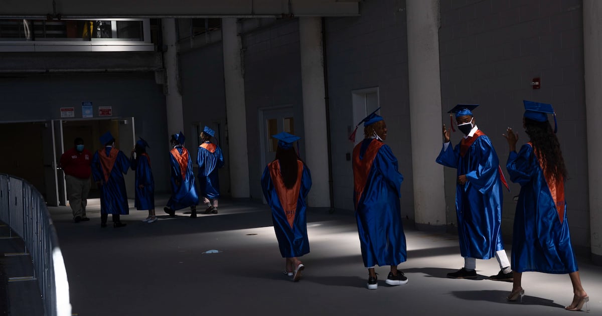 ACT scores are down but graduation rates are at a record high for Illinois students – Chalkbeat