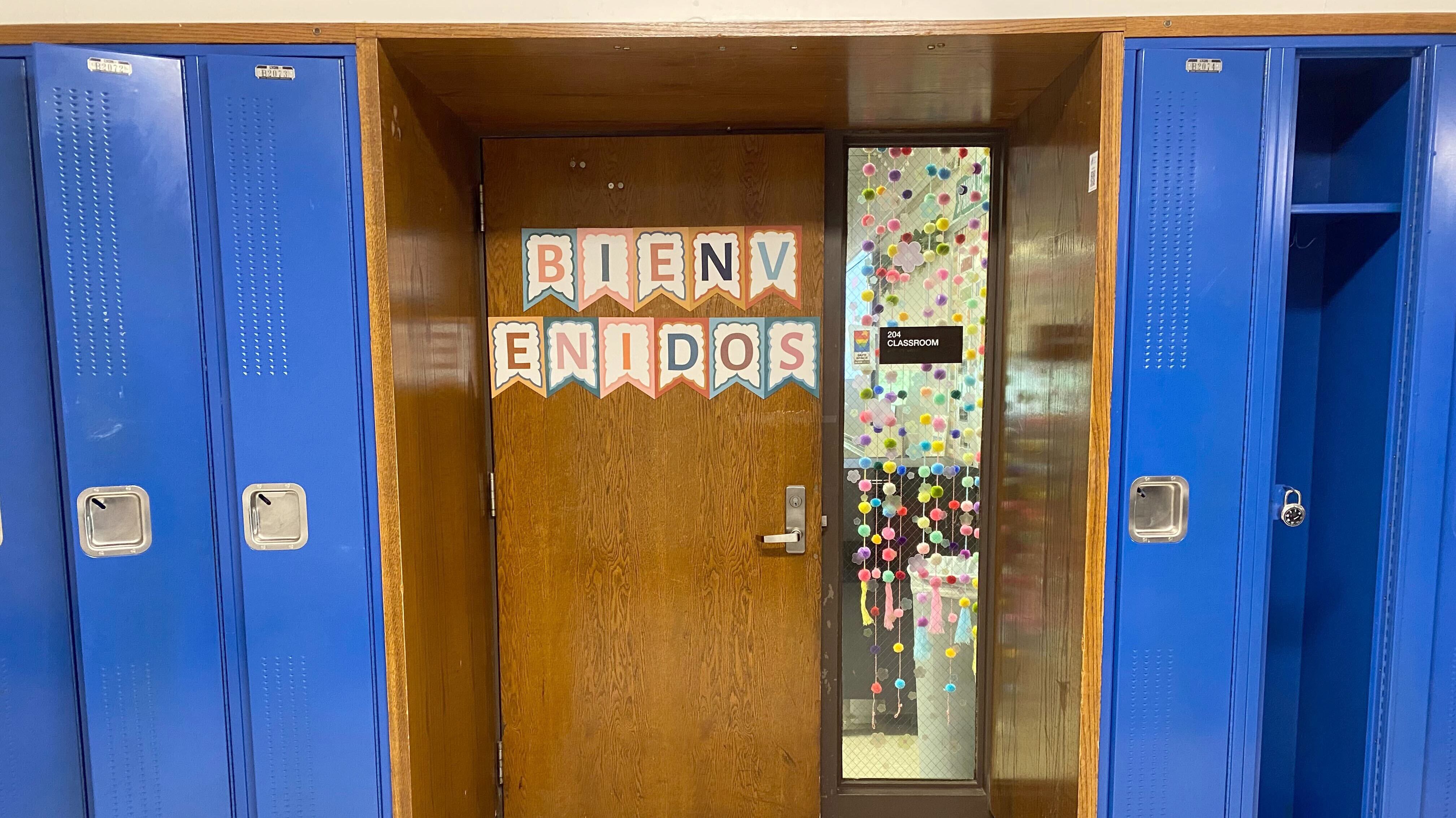 A classroom door welcomes students in Spanish at Kenwood Academy in Hyde Park.