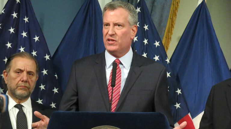 De Blasio blasts Cuomo for making mayoral control a ‘political football’