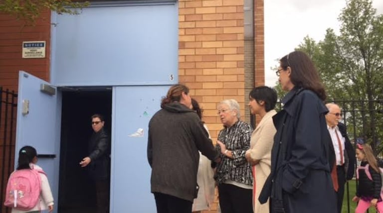 Chancellor Fariña visits Queens school to reassure families after immigration agents came knocking