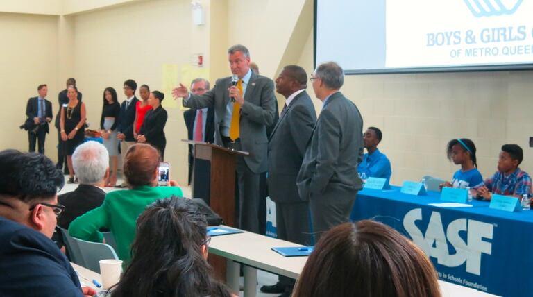 With two weeks until expanded after-school launch, de Blasio emphasizes the stakes