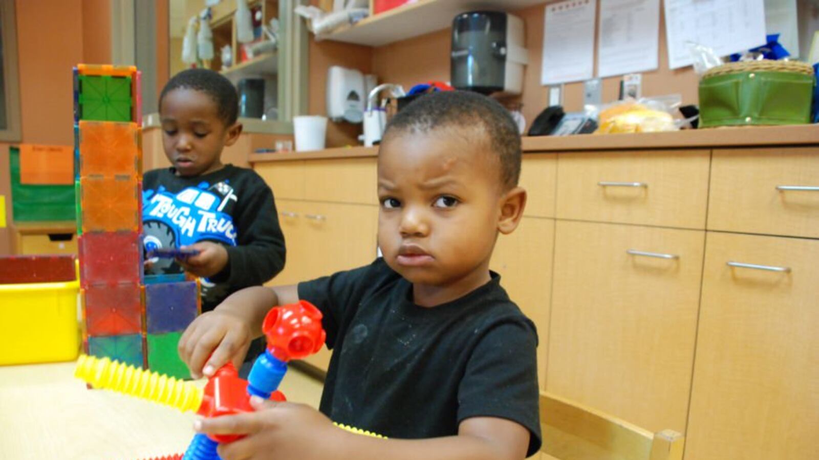 A preschooler builds a toy robot at Clayton Early Learning (Photo by Ann Schimke)