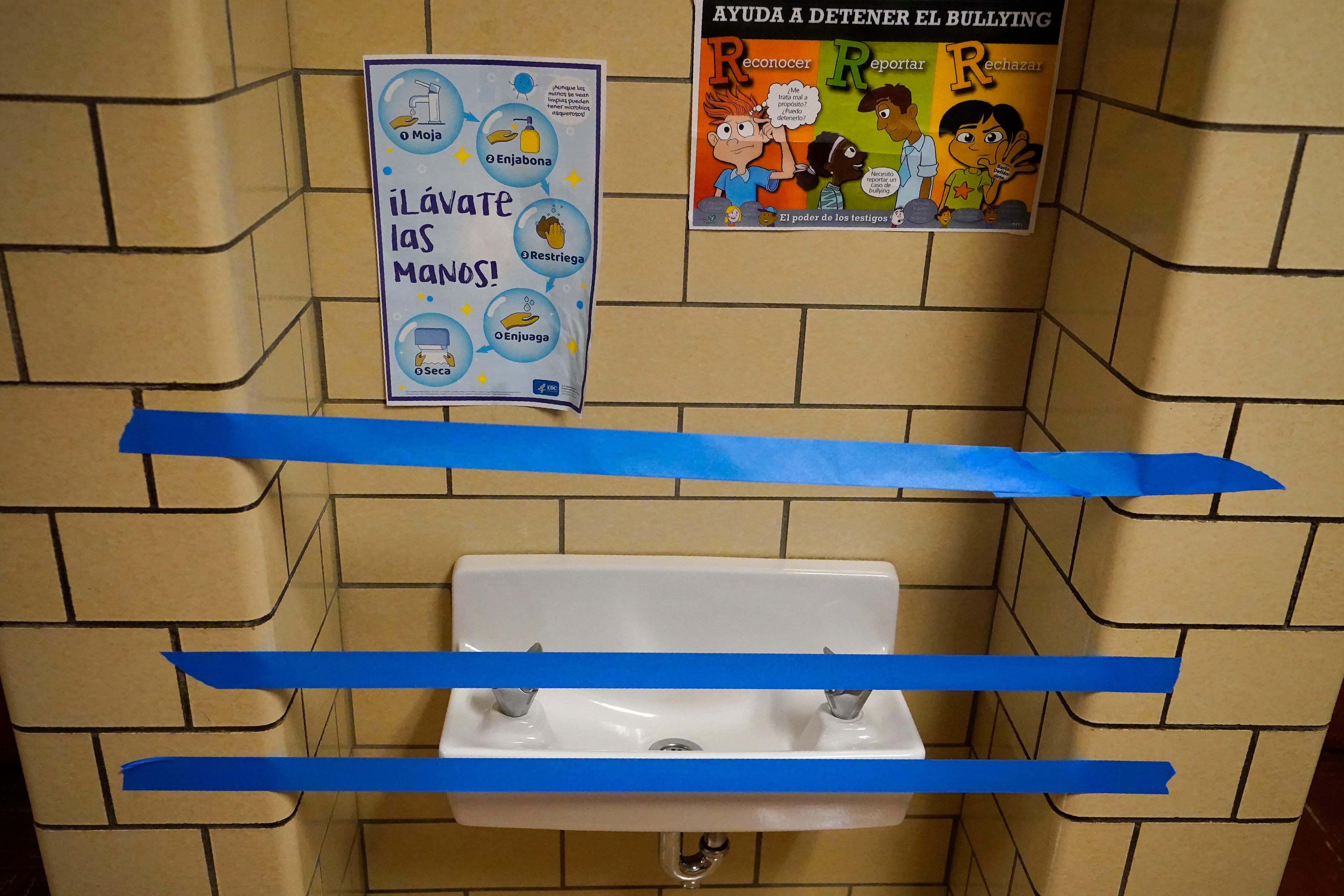 Una ley estatal nueva requerirá que aproximadamente 5,800 escuelas primarias y centros para cuidado de niños en Colorado hagan pruebas de plomo en el agua e instalen filtros, o que hagan las reparaciones. 