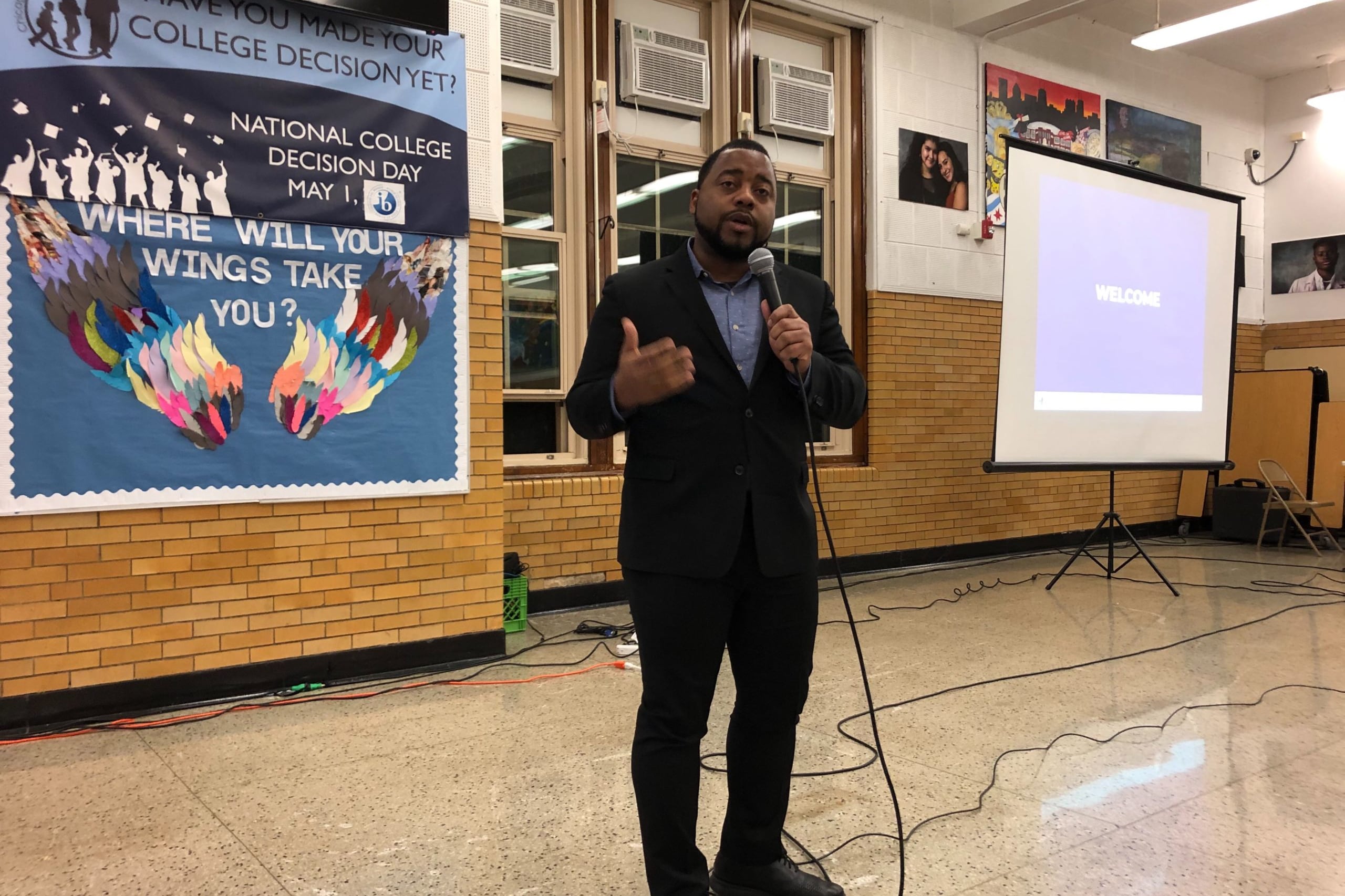 Chicago schools equity chief Maurice Swinney speaks at the first public meeting on revamping Chicago’s school budget.