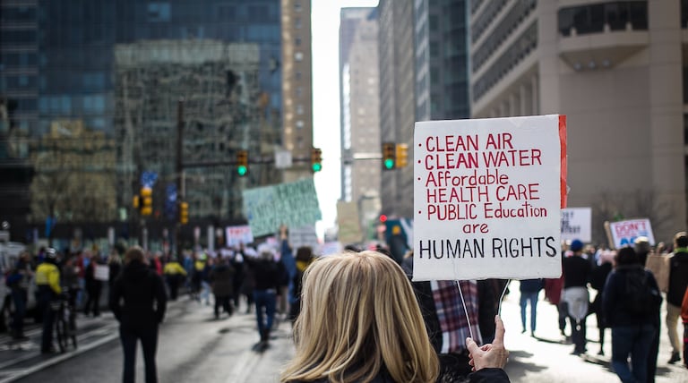 Trump’s visit to the GOP retreat draws massive protests