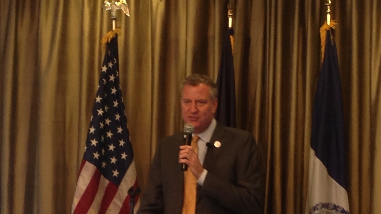 Mayor Bill de Blasio gathered an advisory board Thursday to begin planning how to launch 100 community schools during his first term.