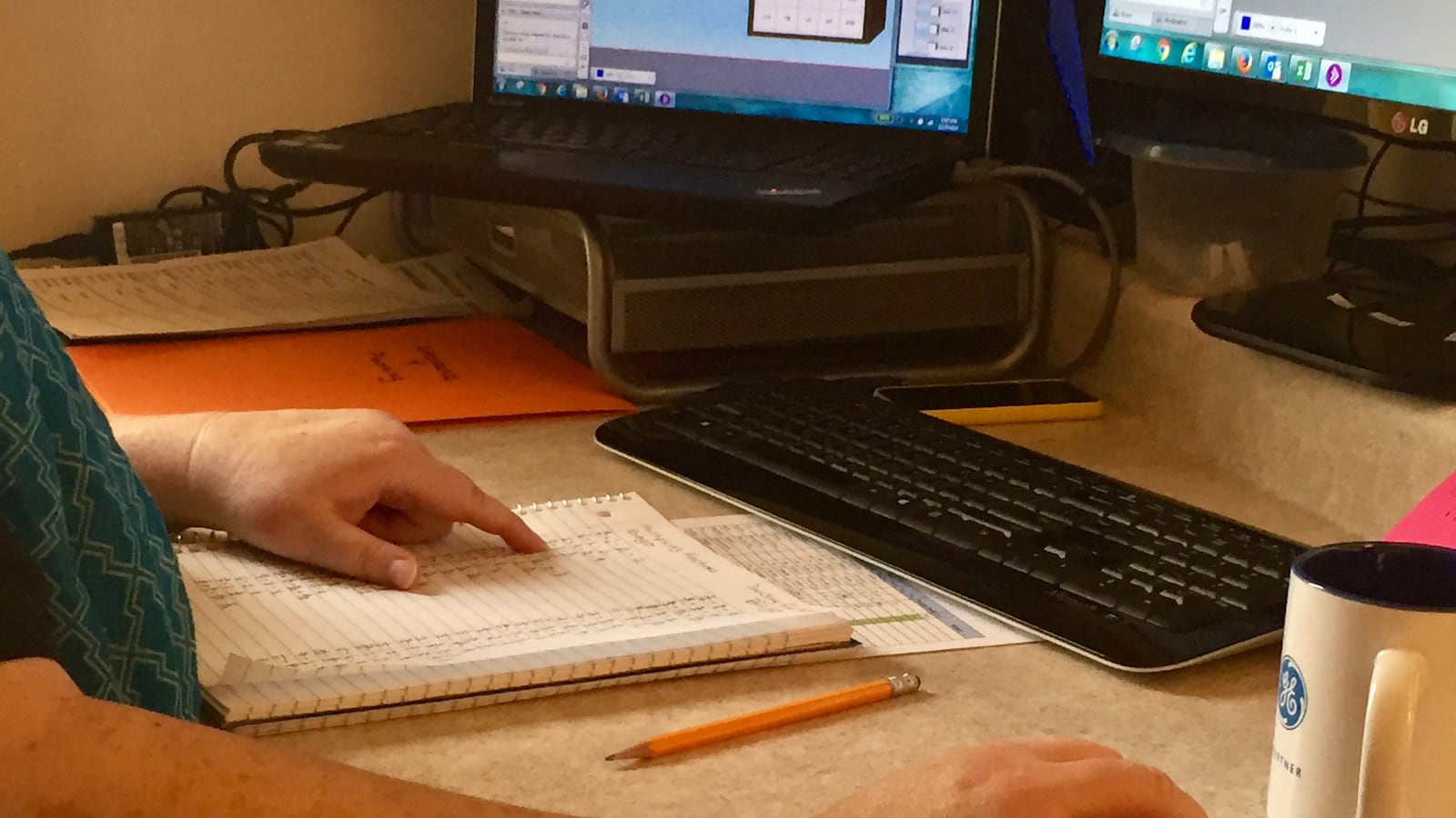 A Hoosier Virtual teacher keeps track of answers during a math review game.